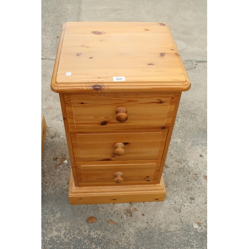 2927 - A MODERN PINE THREE DRAWER BEDSIDE CHEST