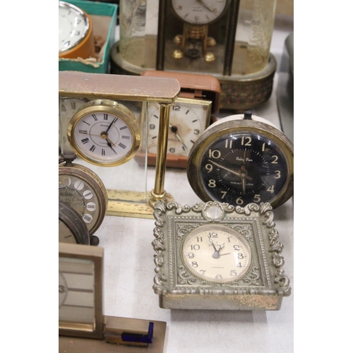 253 - A QUANTITY OF VINTAGE CLOCKS