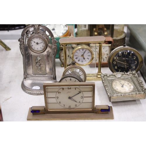 253 - A QUANTITY OF VINTAGE CLOCKS