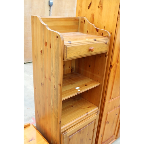 2957 - A MODERN DUCAL PINE OPEN STORAGE UNIT WITH CUPBOARD AND DRAWER, 19.5