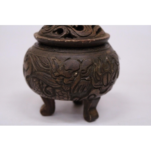 327 - A METAL (POSSIBLY BRONZE) TRIPOD INCENSE HOLDER WITH FOO DOG FINIAL