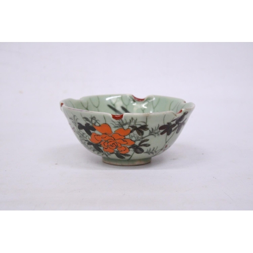 331 - A CHINESE PORCELAIN GLAZED FOOTED BOWL WITH FLORAL DECORATION