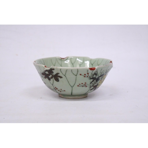 331 - A CHINESE PORCELAIN GLAZED FOOTED BOWL WITH FLORAL DECORATION