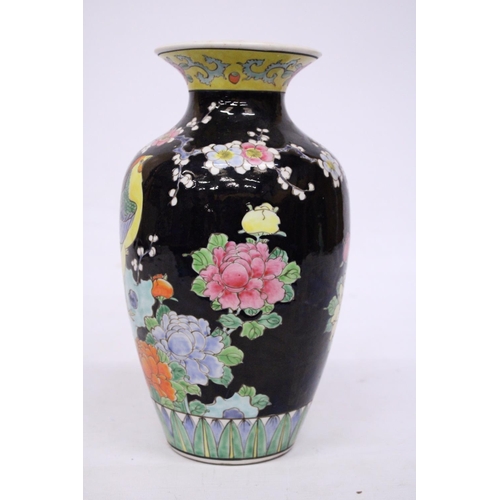 334 - A VINTAGE MID CENTURY JAPANESE VASE FEATURING COLOURFUL PHEASANTS, LOTUS AND CHERRY BLOSSOMS ON A BL... 