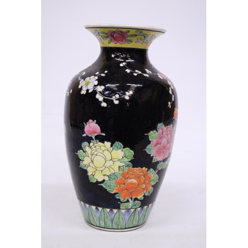 334 - A VINTAGE MID CENTURY JAPANESE VASE FEATURING COLOURFUL PHEASANTS, LOTUS AND CHERRY BLOSSOMS ON A BL... 