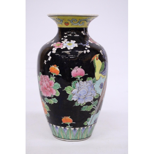 334 - A VINTAGE MID CENTURY JAPANESE VASE FEATURING COLOURFUL PHEASANTS, LOTUS AND CHERRY BLOSSOMS ON A BL... 