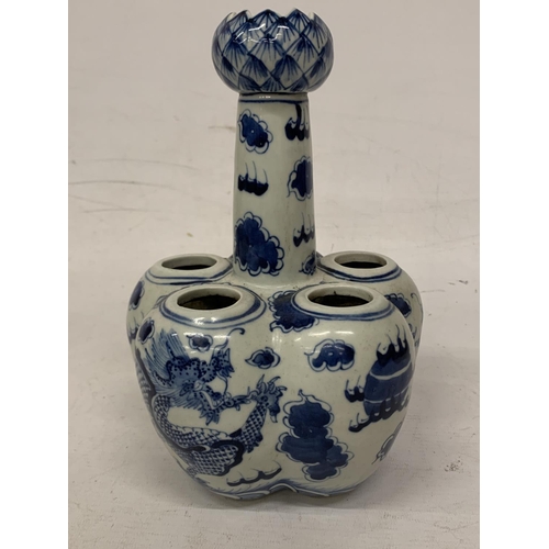 311 - A CHINESE UNDERGLAZED BLUE 5-LOBED PORCELAIN BULB POT DECORATED WITH DRAGONS - CHARACTER BASE MARK