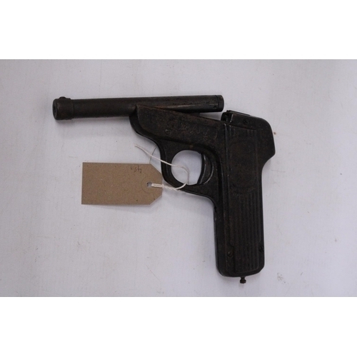 451 - A PRE-WAR GERMAN DIANA FIRST MODEL .177 CALIBRE TIN PLATE AIR PISTOL 14.5CM BARREL, LENGTH 20CM (A/F... 