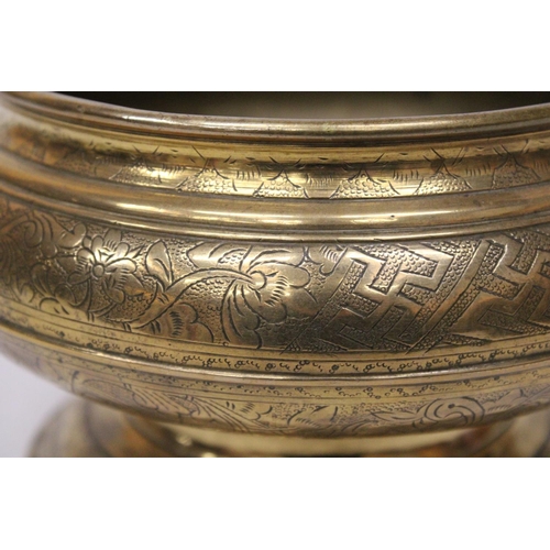 341 - A VINTAGE MIDDLE EASTERN BRASS PEDESTAL BOWL, HEIGHT 13CM