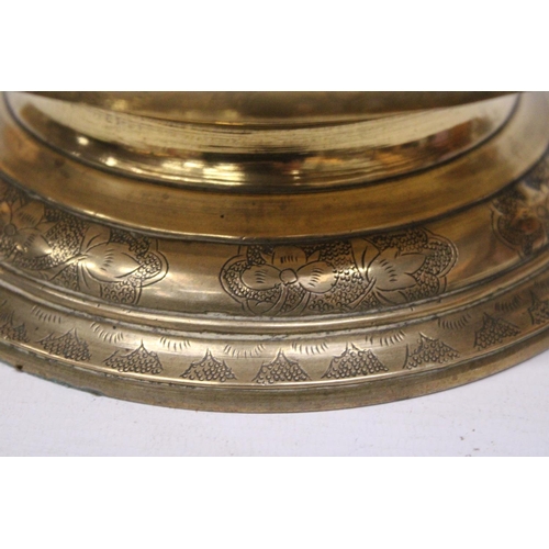 341 - A VINTAGE MIDDLE EASTERN BRASS PEDESTAL BOWL, HEIGHT 13CM