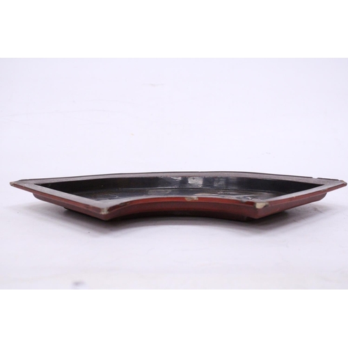 353 - A VINTAGE FAN SHAPED CHINESE LACQUERED TRAY