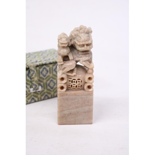 355 - A CHINESE HAND CARVED SOAPSTONE FOO DOG SEAL