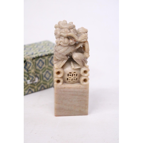 355 - A CHINESE HAND CARVED SOAPSTONE FOO DOG SEAL