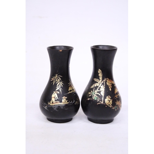 362 - A PAIR OF FOOTED WOODEN LACQUER VASES WITH ORIENTAL SCENES - 14 CM (H)