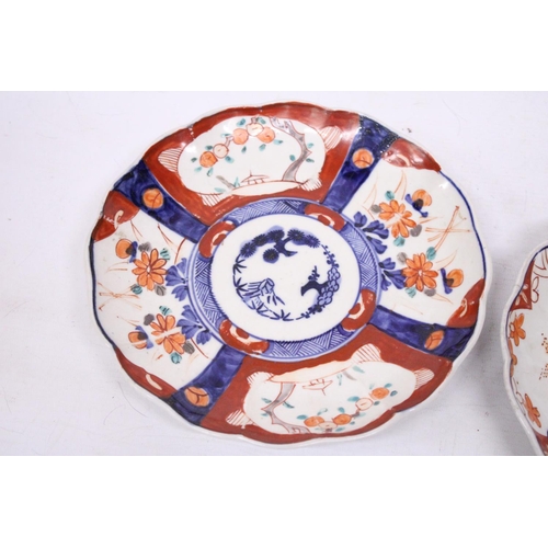 380 - TWO ANTIQUE JAPANESE IMARI HAND PAINTED LOBED EDGED PLATES - 21 AND 22 CM