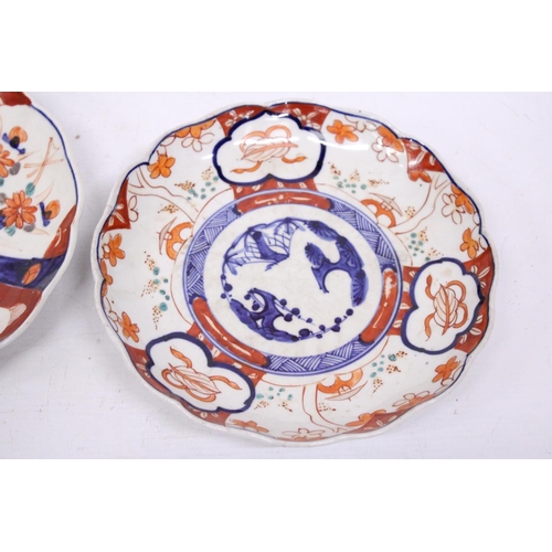 380 - TWO ANTIQUE JAPANESE IMARI HAND PAINTED LOBED EDGED PLATES - 21 AND 22 CM