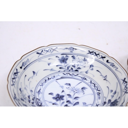 384 - TWO HANDPAINTED BLUE AND WHITE JAPANESE PORCELAIN BOWLS - MATSUMINE KILN - 16 CM DIAMETER