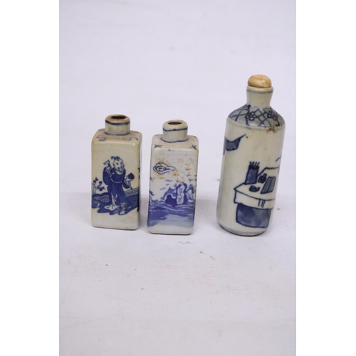 386 - A COLLECTION OF BLUE & WHITE CHINESE CERAMICS (6) TO INCLUDE THREE SNUFF BOTTLES WITH MARKS TO THE B... 