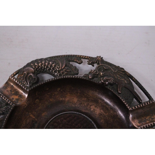 391 - A VINTAGE (POSSIBLY BRONZE) ORIENTAL ASHTRAY WITH DRAGON DESIGN TOGETHER WITH A WHITE METAL LIDDED T... 