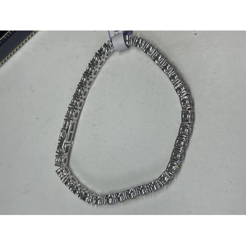 503 - A NEW 9 CARAT WHITE GOLD BRACELET, SET WITH BRILLIANT CUT DIAMONDS - TOTAL DIAMOND WEIGHT 11.10 CARA... 