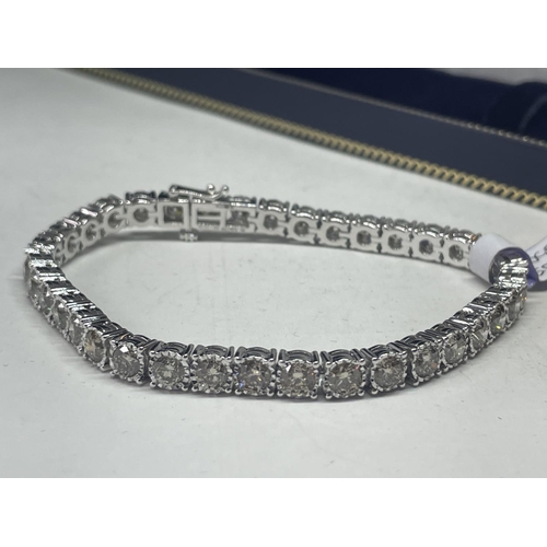 503 - A NEW 9 CARAT WHITE GOLD BRACELET, SET WITH BRILLIANT CUT DIAMONDS - TOTAL DIAMOND WEIGHT 11.10 CARA... 