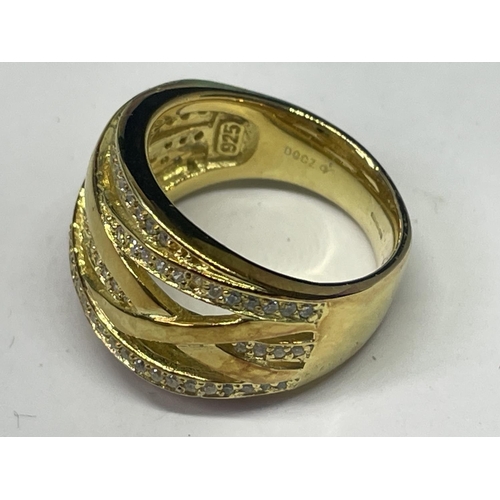 522 - A SILVER GILT RING IN A PRESENTATION BOX