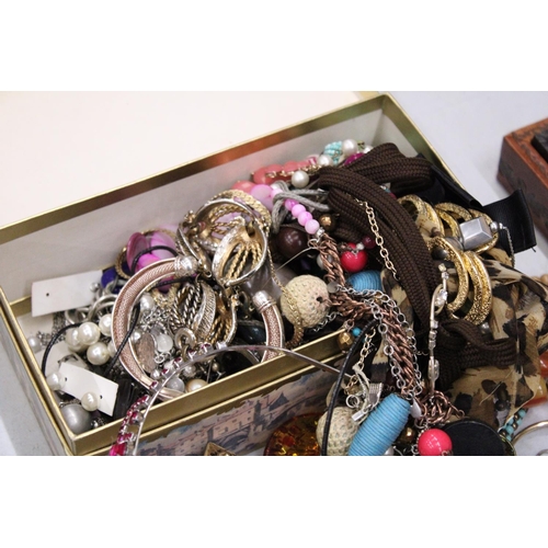 184 - A QUANTITY OF COSTUME JEWELLERY TO INCLUDE NECKLACES, EARRINGS, BANGLES, ETC, IN A DOMED BOX