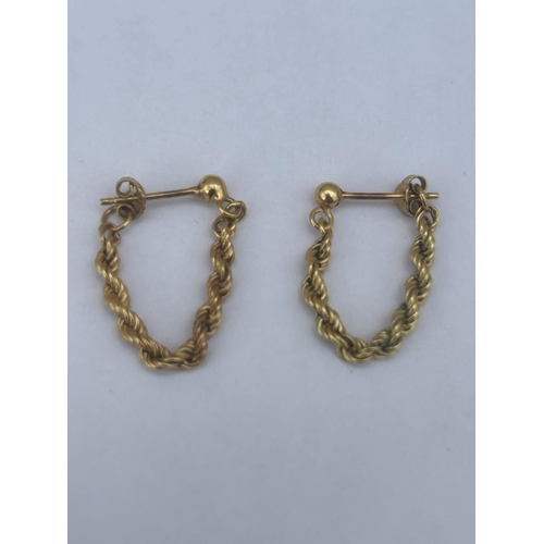 513 - A PAIR OF 9CT GOLD ROPE TWIST EARRINGS, WEIGHT 1.1 G