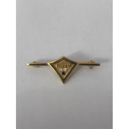 518A - A HALLMARKED 9CT GOLD DIAMOND AND SAPPHIRE FODEN TRUCKS LAPEL BADGE WEIGHT 3.37 G