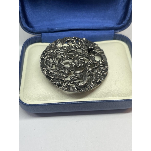 527 - A SILVER SCOTTISH CELTIC BROOCH