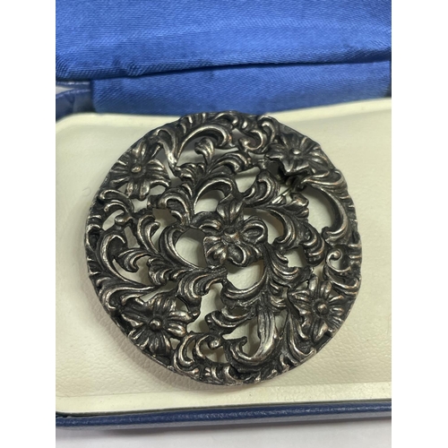 527 - A SILVER SCOTTISH CELTIC BROOCH