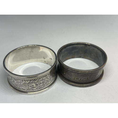 557 - TWO HALLMARKED SILVER NAPKIN RINGS ONE BIRMINGHAM AND ONE LONDON AND A BIRMINGHAM SILVER SPOON SILVE... 