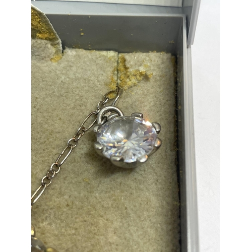 565 - A SILVER EARRING AND NECKLACE SET IN A PRESENTATION BOX