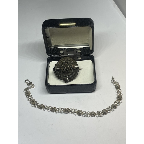 569 - A SILVER BROOCH AND BRACELET