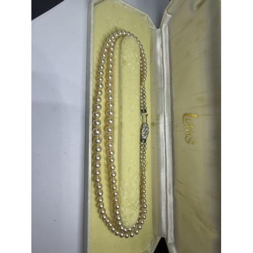 571 - A SET OF LOTUS DOUBLE STRAND PEARLS IN A PRESENTATION BOX