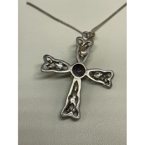 583 - A SILVER CHAIN AND CRUCIFIX IN A PRESENTATION BOX