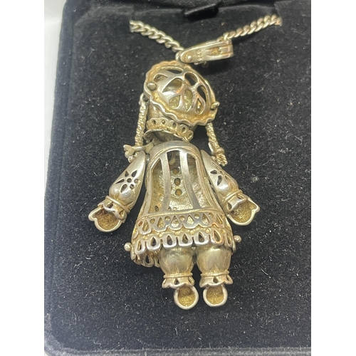 589 - A SILVER DOLL NECKLACE IN A PRESENTATION BOX