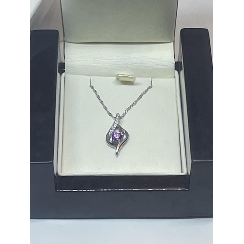 610 - A SILVER NECKLACE IN A PRESENTATION BOX