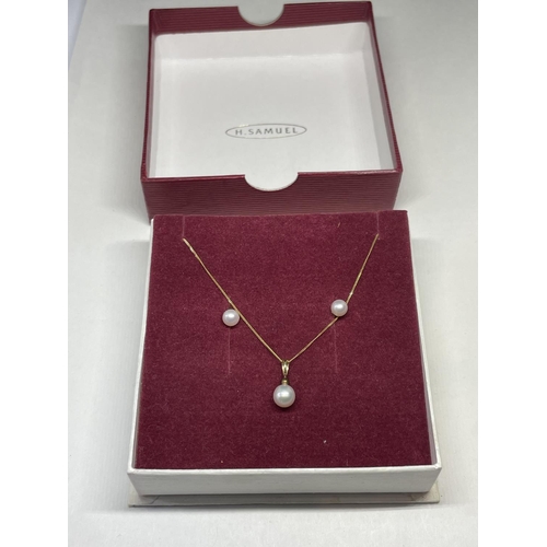 640 - A 9 CARAT GOLD AND PEARL NECKLACE AND EARRING SET