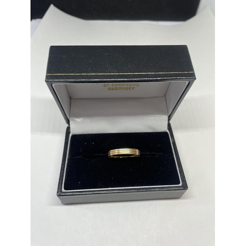 643 - A TESTED TO 9 CARAT GOLD WEDDING BAND SIZE R IN A PRESENTATION BOX