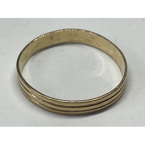 643 - A TESTED TO 9 CARAT GOLD WEDDING BAND SIZE R IN A PRESENTATION BOX