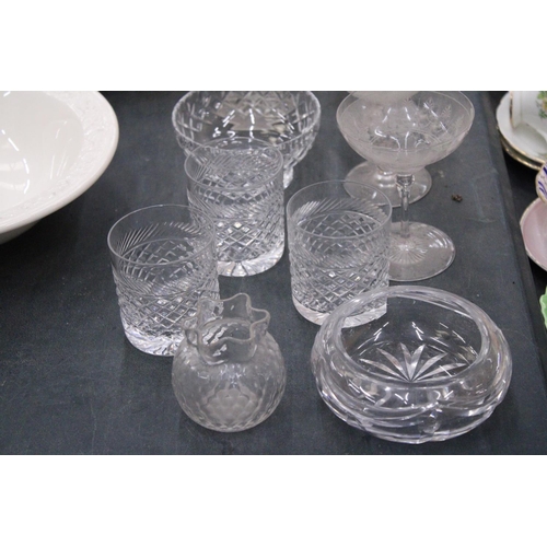 832 - A QUANTITY OF GLASSWARE TO INCLUDE JUGS, VASES, BRANDY BALLOONS, TUMBLERS, ETC