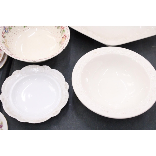 834 - THREE LARGE PIECES OF ROYAL WORCESTER TO INCLUDE A SERVING DISH, SERVING PATE AND BOWL, ETC