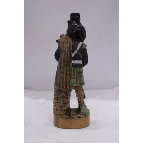 855 - A 1978 CERAMIC MILITARY BAGPIPER DECANTER, HEIGHT 32CM