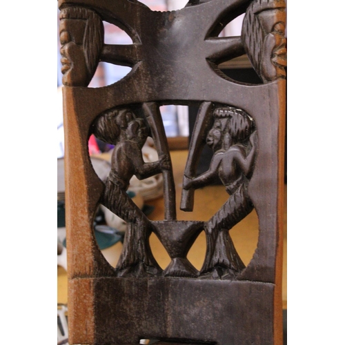 883 - A VERY HEAVY CARVED AFRICAN BIRTHING CHAIR -APPROXIMATELY 91M