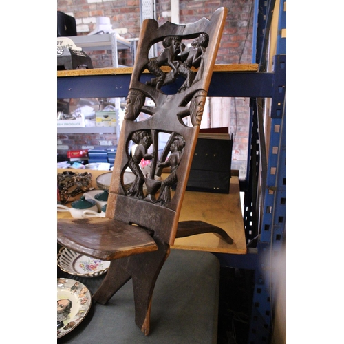 883 - A VERY HEAVY CARVED AFRICAN BIRTHING CHAIR -APPROXIMATELY 91M