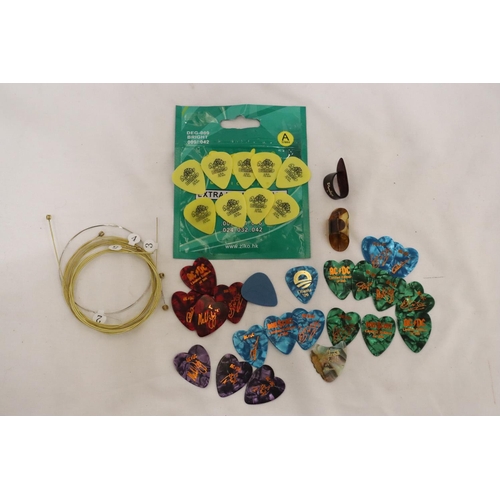 908 - A QUANTITY OF ELECTRIC GUITAR STRINGS AND PLECTRUMS