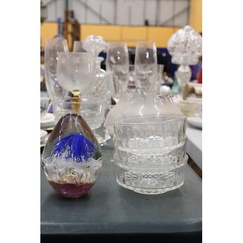 920 - A QUANTITY OF GLASSWARE TO INCLUDE DRINKING GLASSES, PAPERWEIGHT, DECANTER, ETC.,