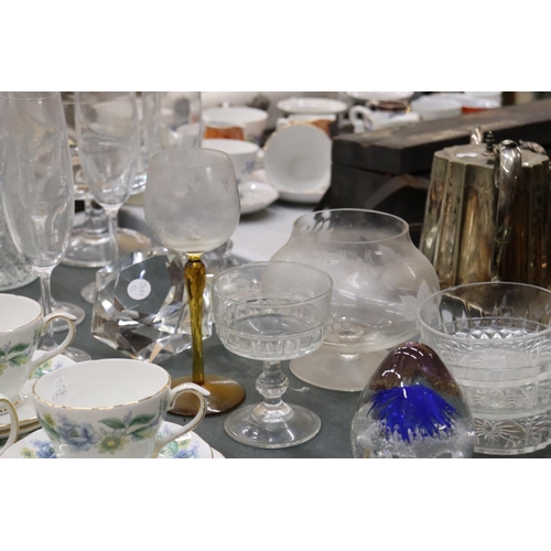 920 - A QUANTITY OF GLASSWARE TO INCLUDE DRINKING GLASSES, PAPERWEIGHT, DECANTER, ETC.,