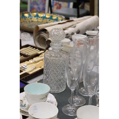 920 - A QUANTITY OF GLASSWARE TO INCLUDE DRINKING GLASSES, PAPERWEIGHT, DECANTER, ETC.,